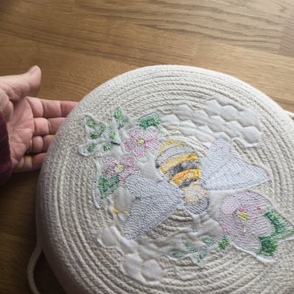 100% New hand crafted embroidered rope basket 11" across - Picture 3 of 5